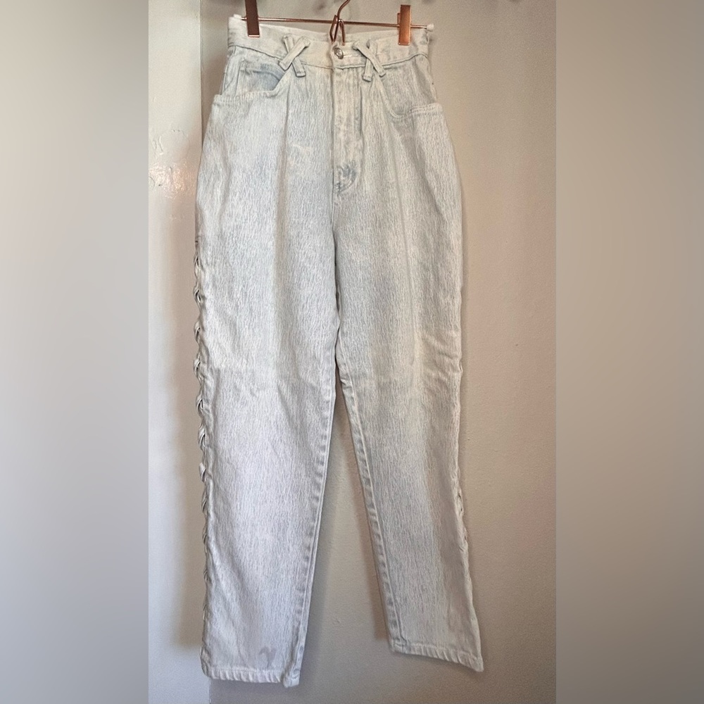 Extra Blues Vintage 90’s Light Stonewashed Side Crisscross Detail Size 3